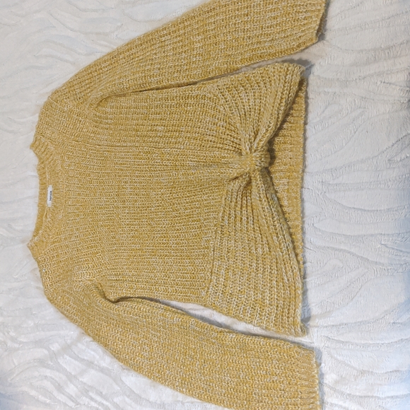 Like New Kensie Twist Hem Sweater - Picture 1 of 8